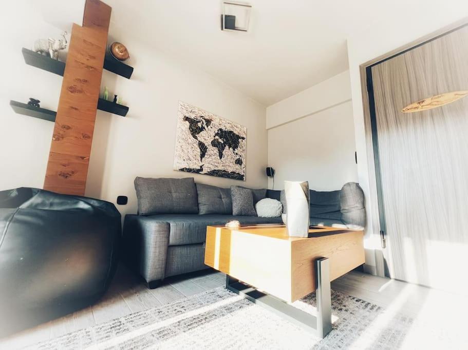 The Beehive Appartement Mytilíni Buitenkant foto